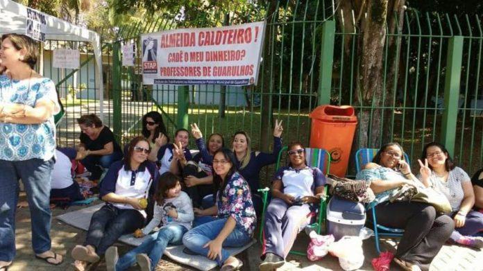 professores-acampam-na-prefeitura