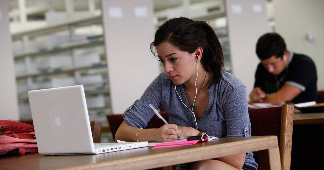 As vantagens da educação a distância As vantagens da educação a distância