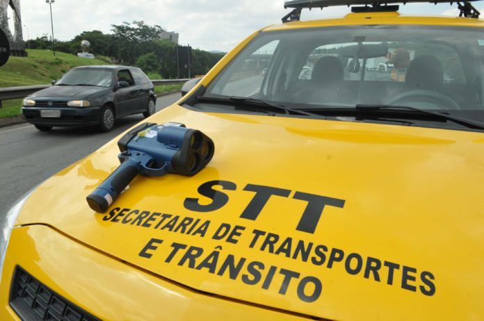 Assunto: Pistola contagem de veículos STT Local: Rodovia Hélio Smidt Data: 09.03.2018 Foto: Márcio Lino/PMG