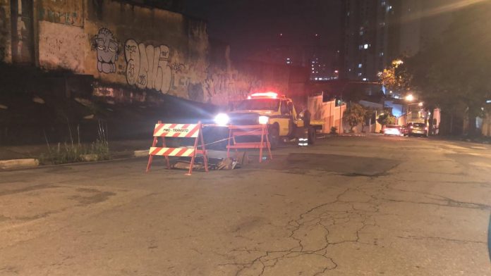 STT sinaliza local de buraco na Vila Endres