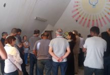 Amigos se despedem de Castelo Hanssen com poesia
