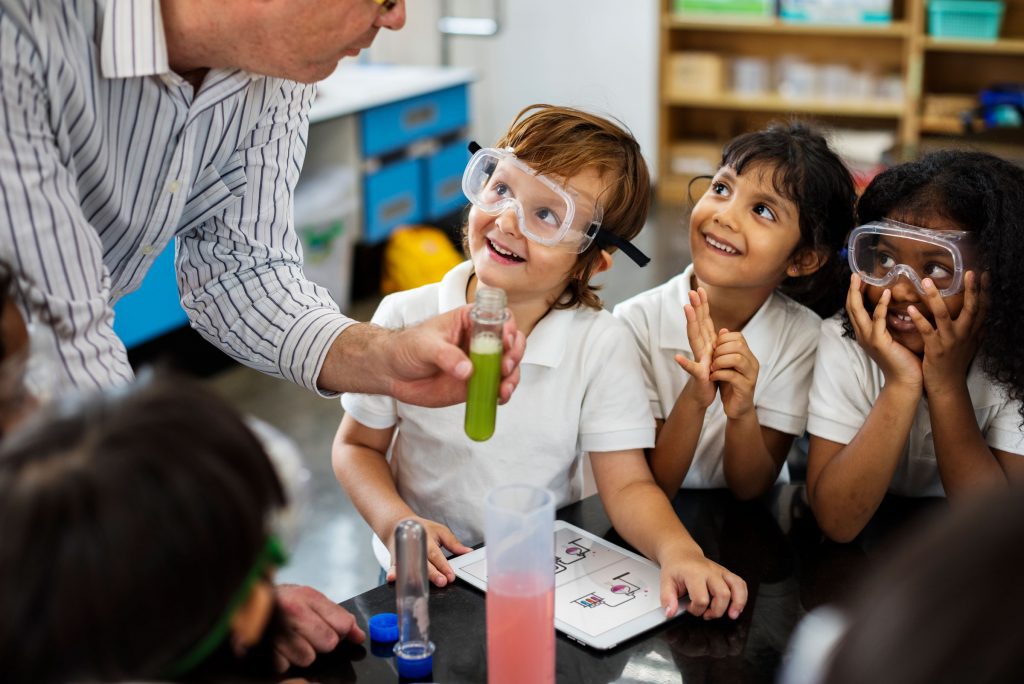 happy-kids-at-elementary-school