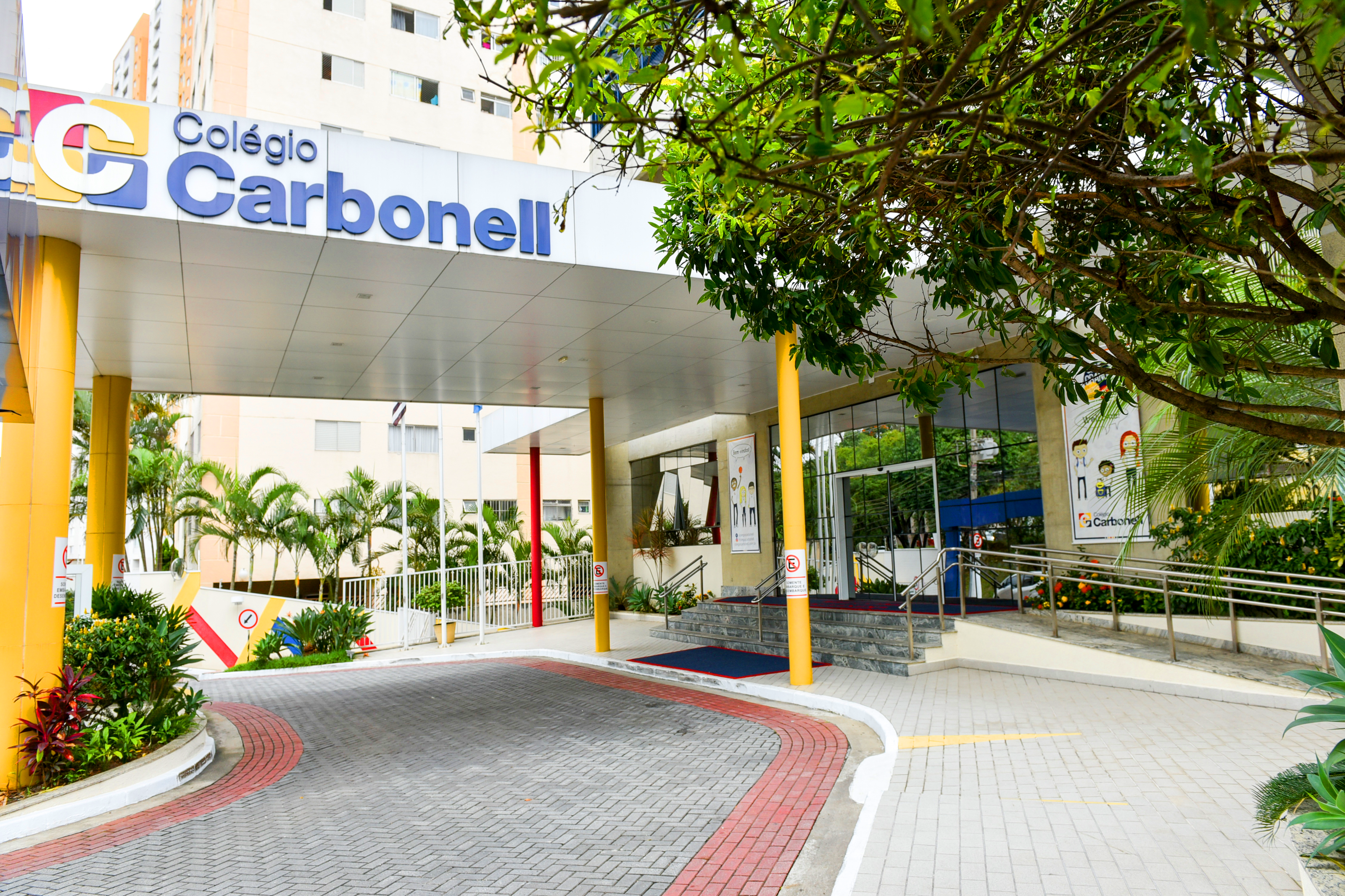 Colégio Carbonell - Entrada