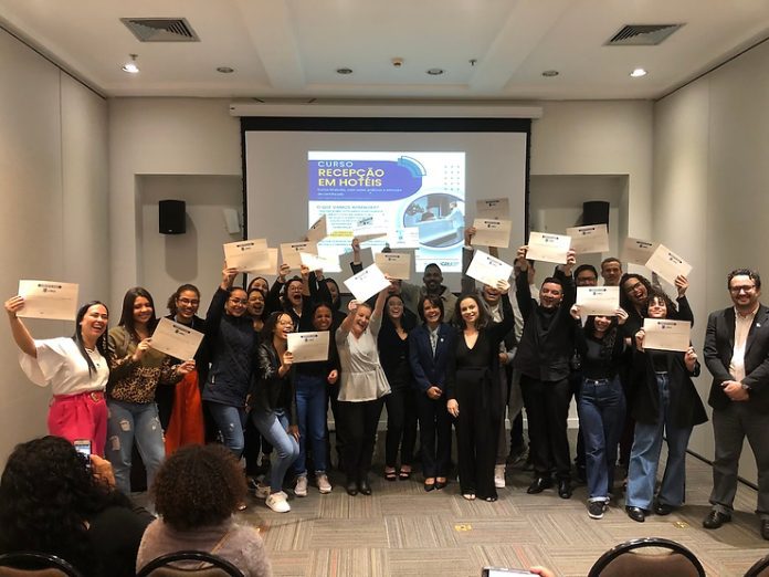Primeira turma de formando do Curso Recepção em Hotéis
