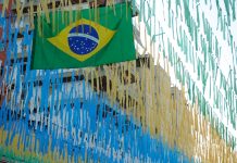 Com o Brasil em campo, EDP reforça cuidados para evitar acidentes com energia elétrica