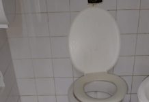 Usuária reclama da situação dos banheiros do Hospital Padre Bento; Secretaria da Saúde responde