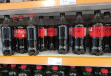 Coca-Cola substitui garrafas após roubo de rótulo por figurinhas da Copa